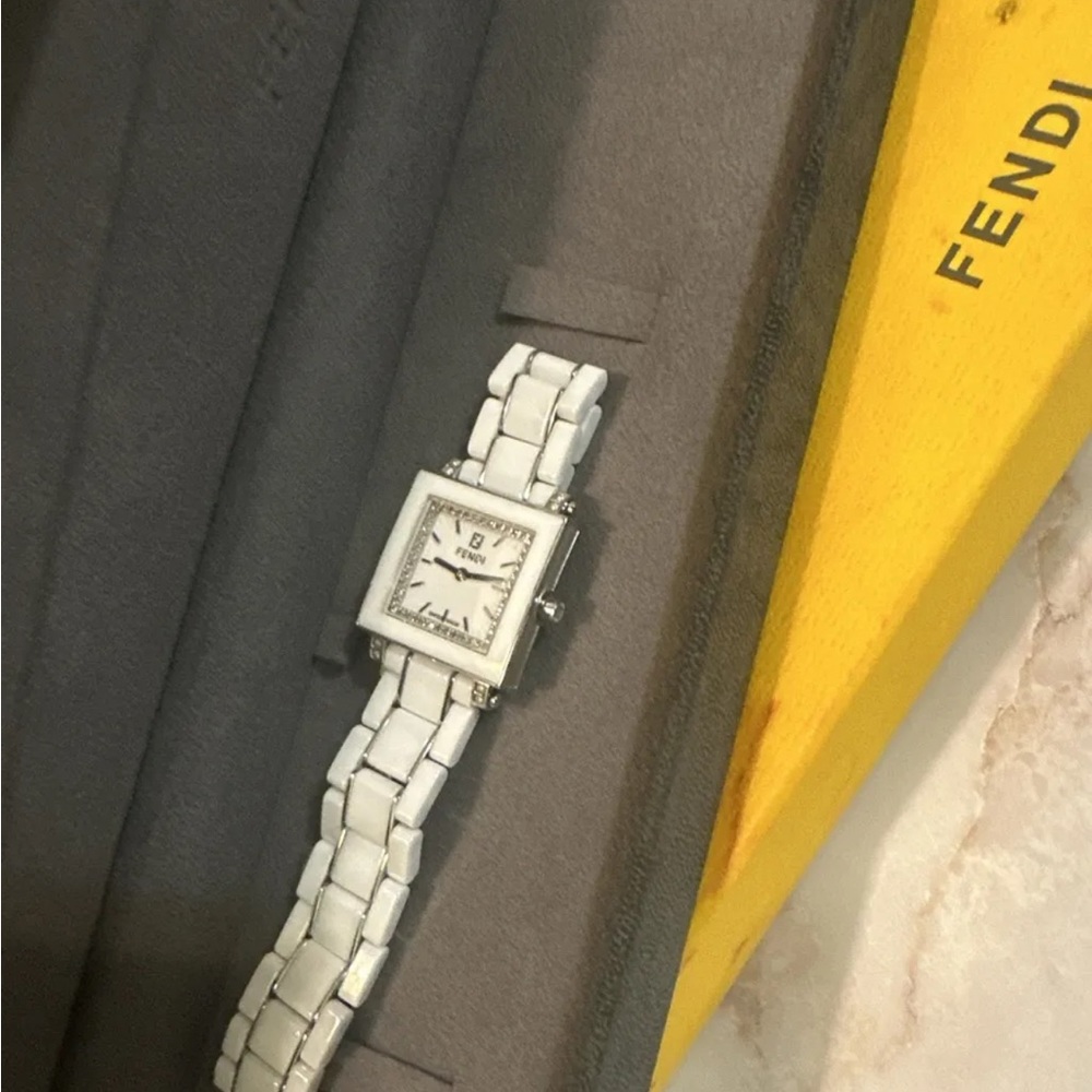 Fendi white ceramic Quatro watch - Picture 2 of 5